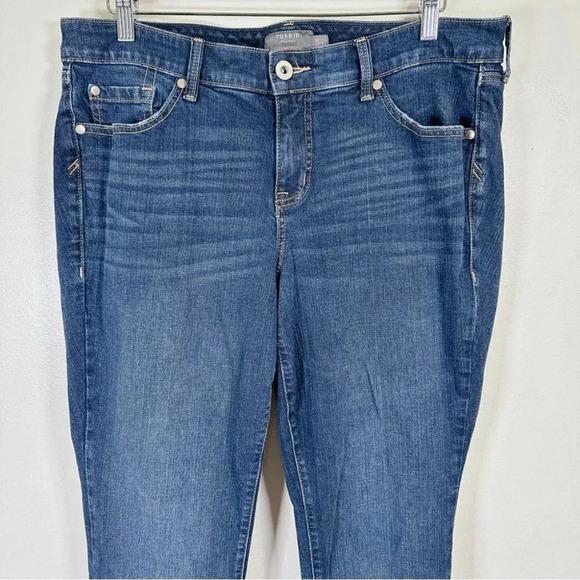 Torrid Boyfriend Straight Vintage  Stretch Mid-Rise Jean - Picture 3 of 14